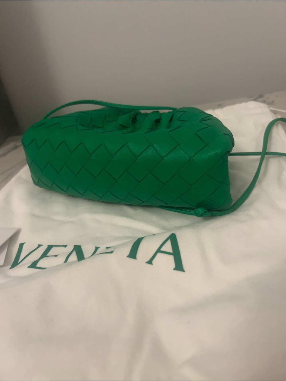Bottega Veneta woven Intrecciato Pouch Crossbody Bag green New - Picture 8 of 10